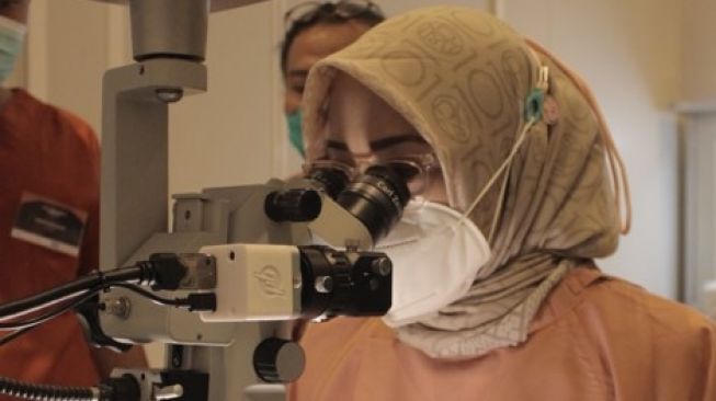 Tanya Dokter Mata: Bisakah Operasi Lasik Sembuhkan Mata Silinder?