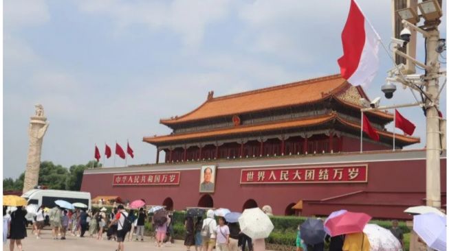 Momen Bendera Merah Putih Berkibar di Kota Terlarang-Tiananmen China