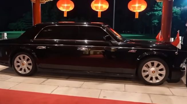 Presiden Jokowi kunjungan kerja ke China menunggangi mobil mewah (Youtube)