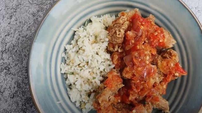 Resep Nasi Daun Jeruk Lengkap dengan Lauk dan Sambel Korek ala Chef Devina