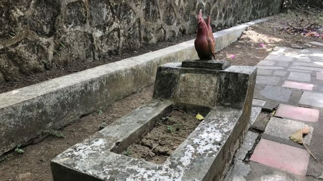 Deretan Makam Unik di Giri Sapto, Persemayaman Maestro Pendiri Sanggar Bambu hingga Ayam Saptohoedojo