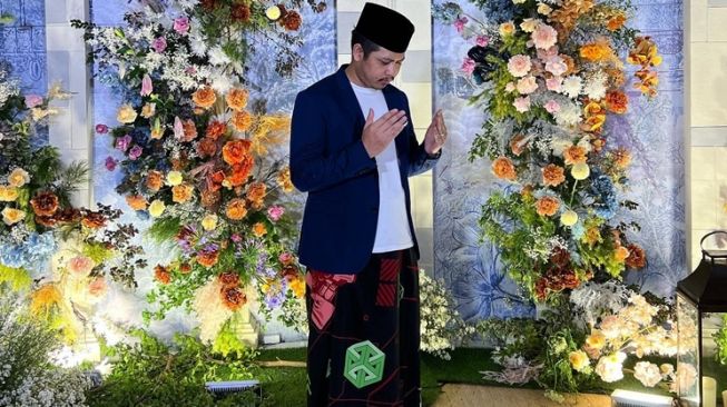 Gaya Seleb Hadiri Nikahan Bintang Emon (Instagram/@tretanmuslim)