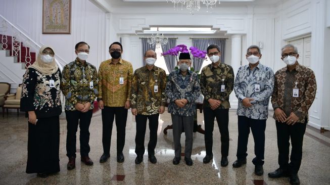 Terima Jajaran Direksi-Komisaris BJB Syariah, Wapres Ma'ruf Amin Dukung Pengembangan Pesantren dan Haji Muda