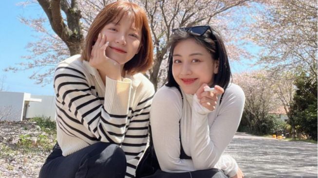 Kim Sejeong Bagikan Cerita Liburannya ke Pulau Jeju Bersama Jihyo TWICE