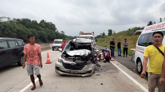 Avanza dan Truk Tabrakan di Tol Natar Akibatkan 2 Orang Tewas, Sopir Fuso Melarikan Diri