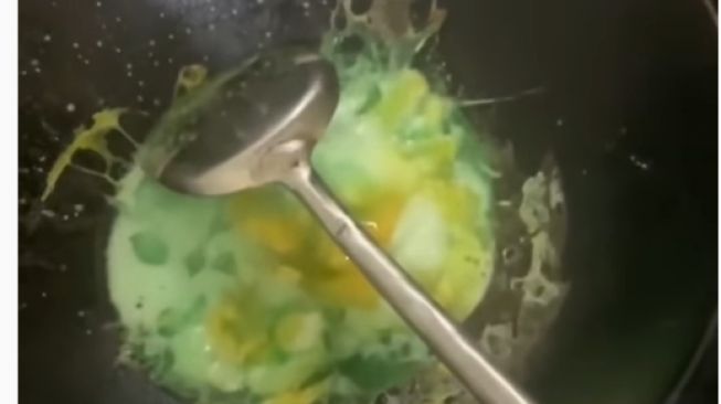 Telur berubah warna jadi hijau (Instagram/ @undercOver).