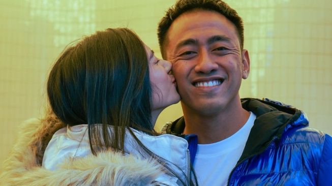 Fanny Ghassany bersaa suami, Erwan Agustian Priyambudi. [Instagram]