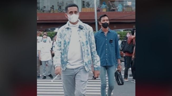 Habib Husein Ja'far Datang ke Citayam Fashion Week, Publik Bertanya-tanya: Cari Pemuda Tersesat Bib?