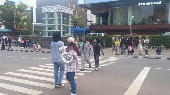 Petugas Ternyata Cuma Jaga Satu Zebra Cross di Dukuh Atas, Muda-mudi Citayam Fashion Week Bikin Macet di Tempat Lain