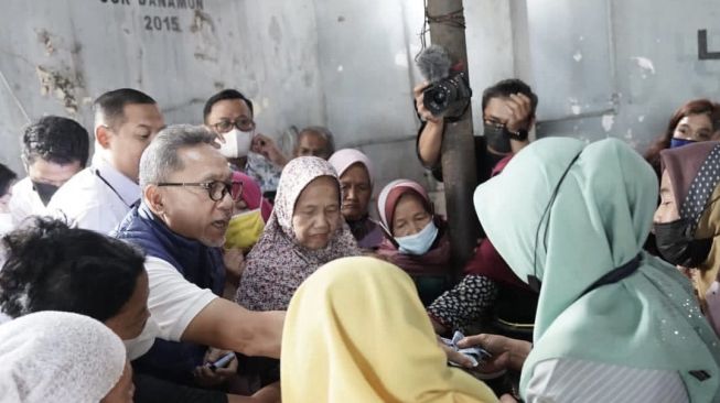 Tinjau Pasar Rakyat di Semarang, Mendag Zulhas Klaim Harga Minyak Goreng di Bawah Rp14 Ribu