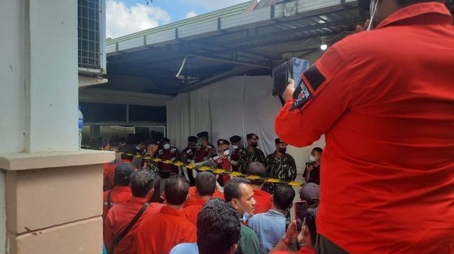 autopsi ulang jenazah Brigadir J berlangsung enam jam di Jambi, Rabu (27/7/2022). [ANTARA]