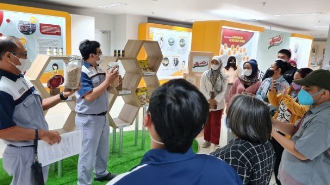 Ajinomoto Ajak Media Keliling Pabrik di Karawang: Ada Kompetisi Masaknya Lho, Seru!