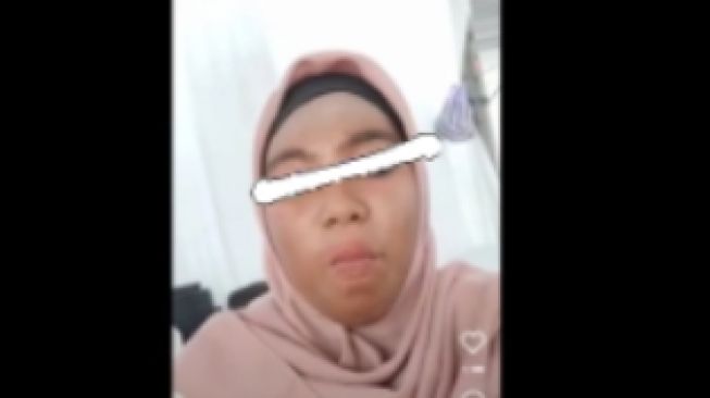 Pakai Bahan Berbahaya agar Bulu Mata Palsu Awet, Wanita Ini Dikecam Netizen