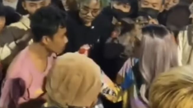 Viral Video Pemuda Pontianak Terbang Ke Jakarta Demi Ikuti Citayam Fashion Week, Netizen: Gak Ada Faedah