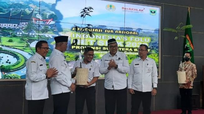 Pemprov Sumbar Wacanakan Pengantin Wajib Tanam 5 Batang Pohon Jelang Menikah, Ini Sasarannya