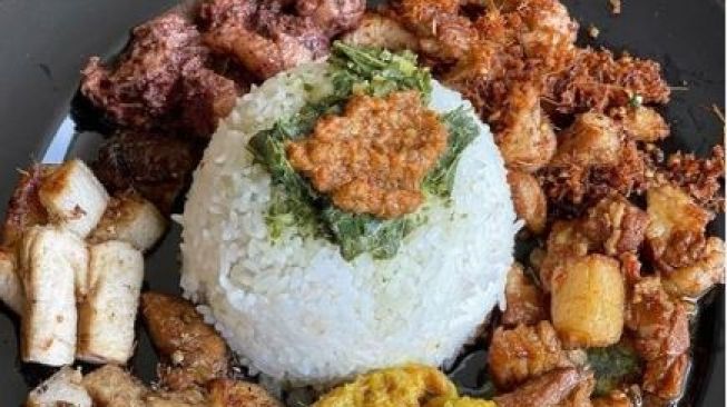 Dari Depan Tampak Seperti Rumah Biasa, Ternyata Tempat Ini Jual Kuliner Batak Otentik