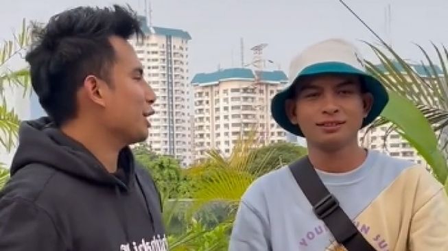 Momen Okin Ketemu Kembaran (TikTok/taichangorengofficial)