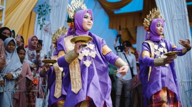 Mengenal Tari Paduppa, Tarian Penyambutan Tamu Khas Suku Bugis