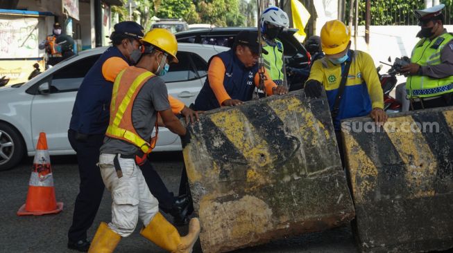 Tutup Jembatan Kapin Pondok Kelapa, Petugas: Minimalisir Kecelakaan