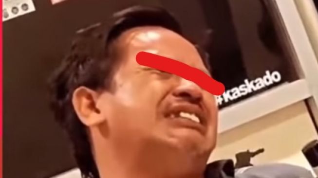 Viral Kepergok Lakukan Pelecehan Seksual ke Penumpang Wanita, Sopir Taksi Online Ini Menangis Saat Ditangkap