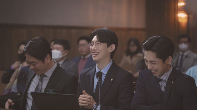 Potret Kang Ki Young di Extraordinary Attorney Woo (Soompi)