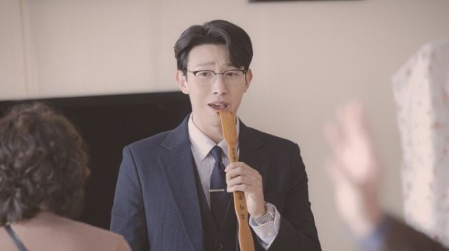 Potret Kang Ki Young di Extraordinary Attorney Woo (Soompi)