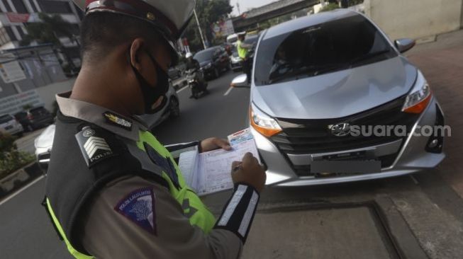 Kena Tilang di Jalan, Pemotor Minta Polisi Sebutkan Undang-undang Pelanggarannya