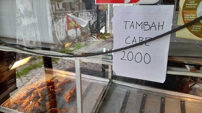 Harga Cabai Masih Tinggi, Penjual Ayam Geprek: Tambah Cabe Bayar Rp2 Ribu