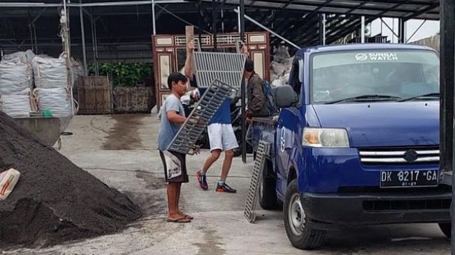 Potret Kiran Cucu Presiden Soekarno Bersih-Bersih Sungai (Instagram/kartikasoekarnofoundation)