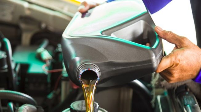 Ganti Oli Mesin Mobil Berapa Km_ Berikut Aturannya