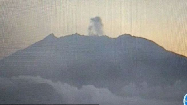 Gunung Raung Meletus Jelang Malam Satu Suro, Apakah Mitos Sakral Itu Benar?