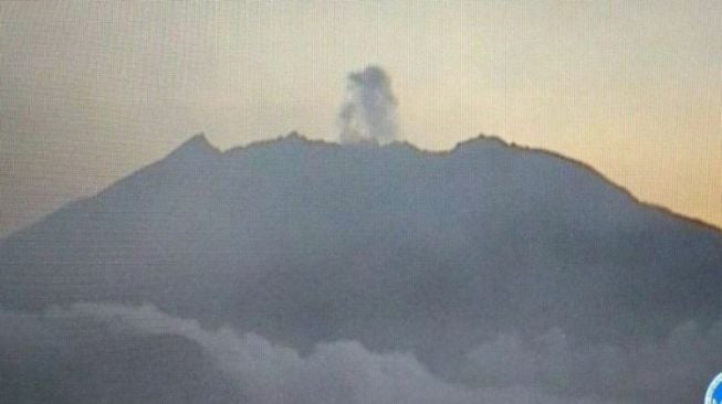 Kembali Erupsi, Gunung Raung Semburkan Abu Setinggi 1.500 Meter