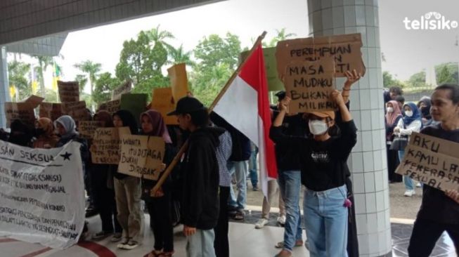 Mahasiswa Universitas Halu Oleo Berunjuk Rasa Desak Profesor B Dikeluarkan Dari Kampus