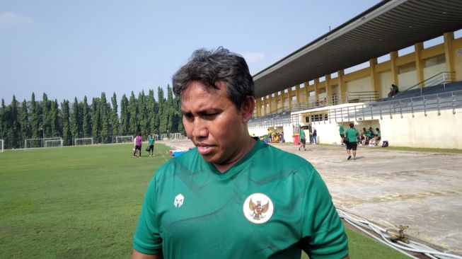 Pelatih Timnas U-16 Indonesia Bima Sakti. [Hiskia Andika Weadcaksana / SuaraJogja.id]