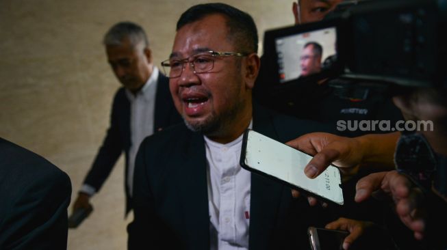 Mantan Presiden Aksi Cepat Tanggap (ACT) Ahyudin saat datang untuk menjalani pemeriksaan di Bareskrim Mabes Polri, Jakarta Selatam, Jumat (29/7/2022). [Suara.com/Alfian Winanto]