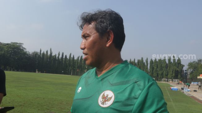 Pelatih Timnas Indonesia U-16, Bima Sakti.(Suara.com/Arif Budi)