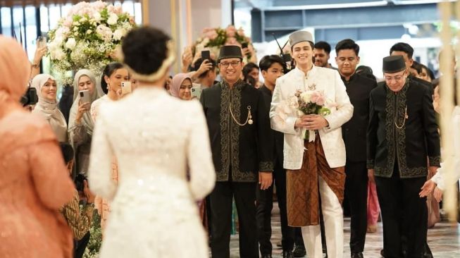 Putri Gubernur DKI Jakarta Anies Baswedan, Mutiara Annisa Baswedan menikah dengan Ali Saleh Alhuraiby di Putri Duyung Resort, Ancol, Jakarta Utara, Jumat (29/7).  [Foto/Istimewa]