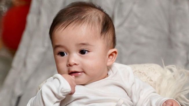 Potret Baby Adzam di Akun Instagramnya (instagram/@adzam_adriansyah)