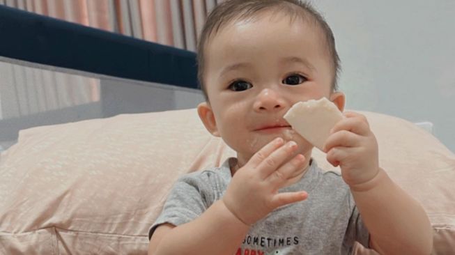 Potret Baby Adzam di Akun Instagramnya (instagram/@adzam_adriansyah)