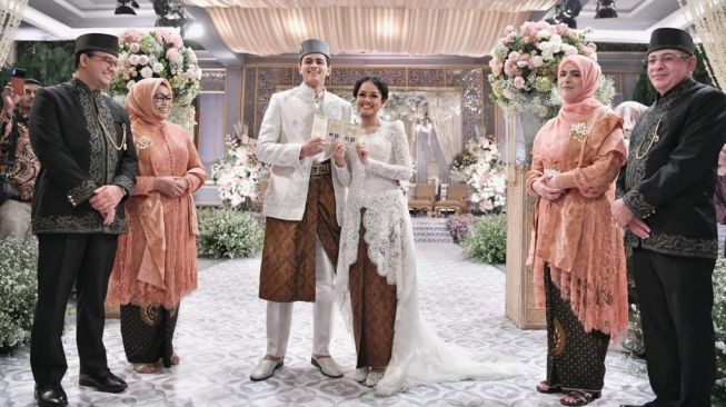 Putri Gubernur DKI Jakarta Anies Baswedan, Mutiara Annisa Baswedan menikah dengan Ali Saleh Alhuraiby di Putri Duyung Resort, Ancol, Jakarta Utara, Jumat (29/7).  [Foto/Istimewa]