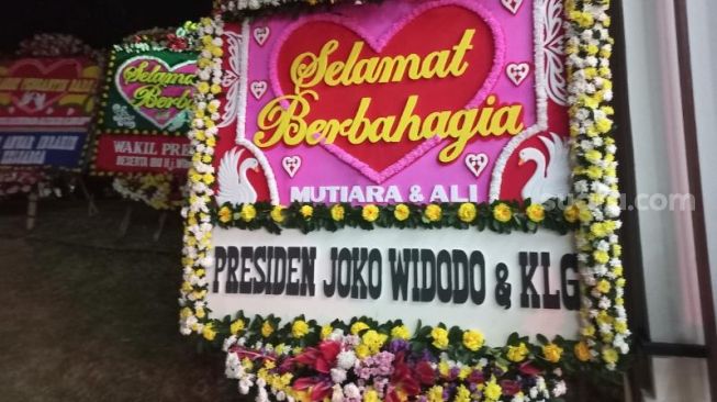 Pernikahan Putri Anies Baswedan Banjir Karangan Bunga Pejabat: dari Jokowi hingga Ahok