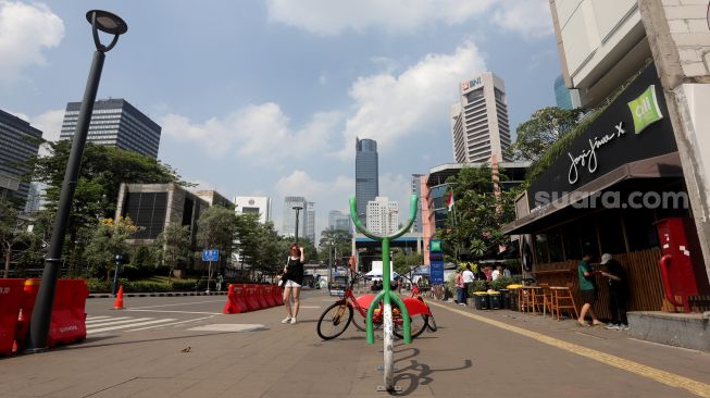 Suasana di Kawasan Sudirman, Dukuh Atas, Jakarta, Jumat (29/7).  [Suara.com/Oke Atmaja]