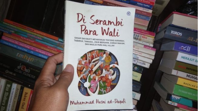 Ulasan Buku Di Serambi Para Wali: Ziarah Wali Bukan Sekadar Wisata Religi