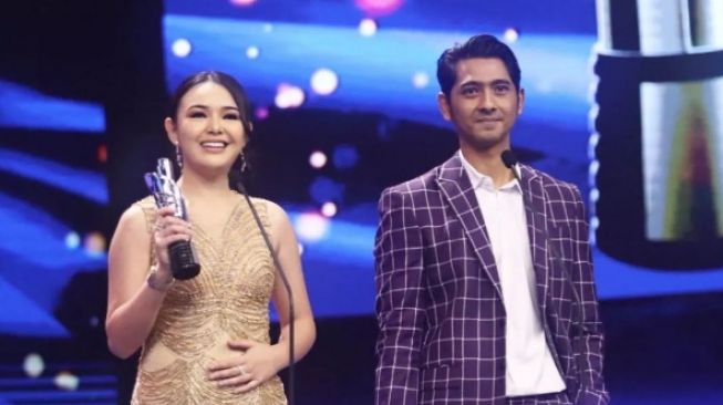 Amanda Manopo dan Arya Saloka di Acara Penghargaan (RCTI via Instagram/aladin.world)