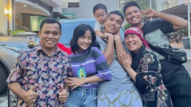  Momen Frans Kakak Fuji Beli Mobil Impian (Instagram/fransfaisal_)