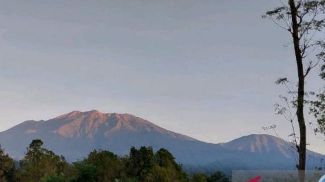 Cerita Warga Kaki Gunung Raung: Pagi Mencekam, Terdengar Suara Dentuman Kayak Geledek