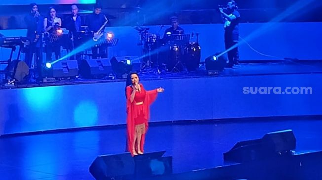 Vina Panduwinata di konser 'Semua Jadi Satu' di Balai Sarbini, Jakarta pada Jumat (29/7/2022) [Suara.com/Rena Pangesti]