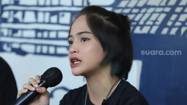 Jeje Slebew Dan Pengawalnya Dikeplak Pengunjung Citayam Fashion Week