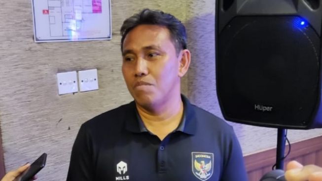 Pelatih Timnas U-16 Indonesia Bima Sakti. [Hiskia Andika Weadcaksana / SuaraJogja.id]