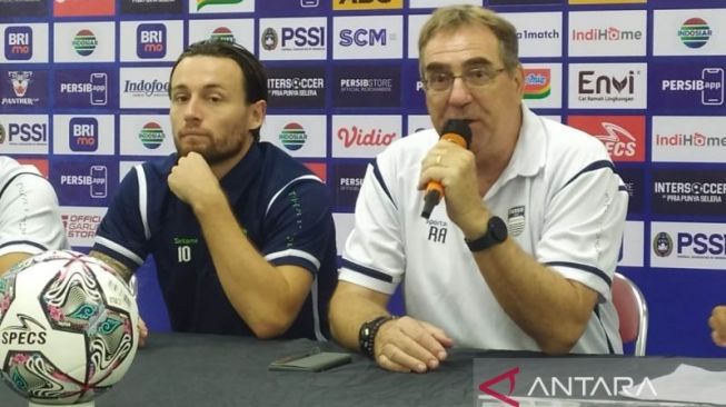 Persib Gagal Menang di GBLA, Robert Alberts Soroti Penalti Madura United